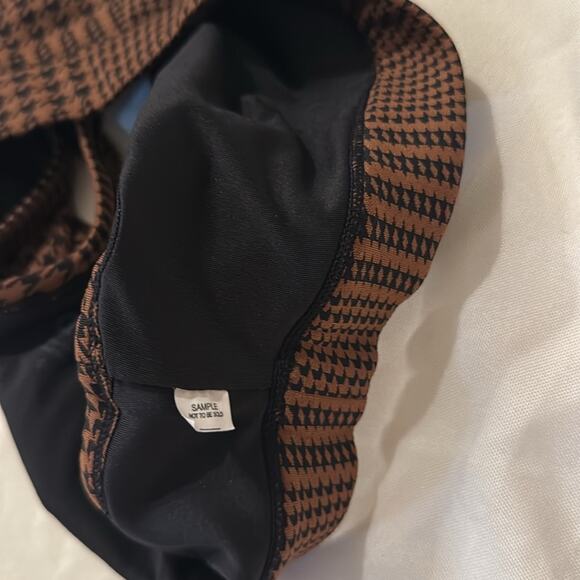 Alo Jacquard Glenplaid Gratitude Bra - Cinnamon Brown/Black size small - Picture 6 of 6